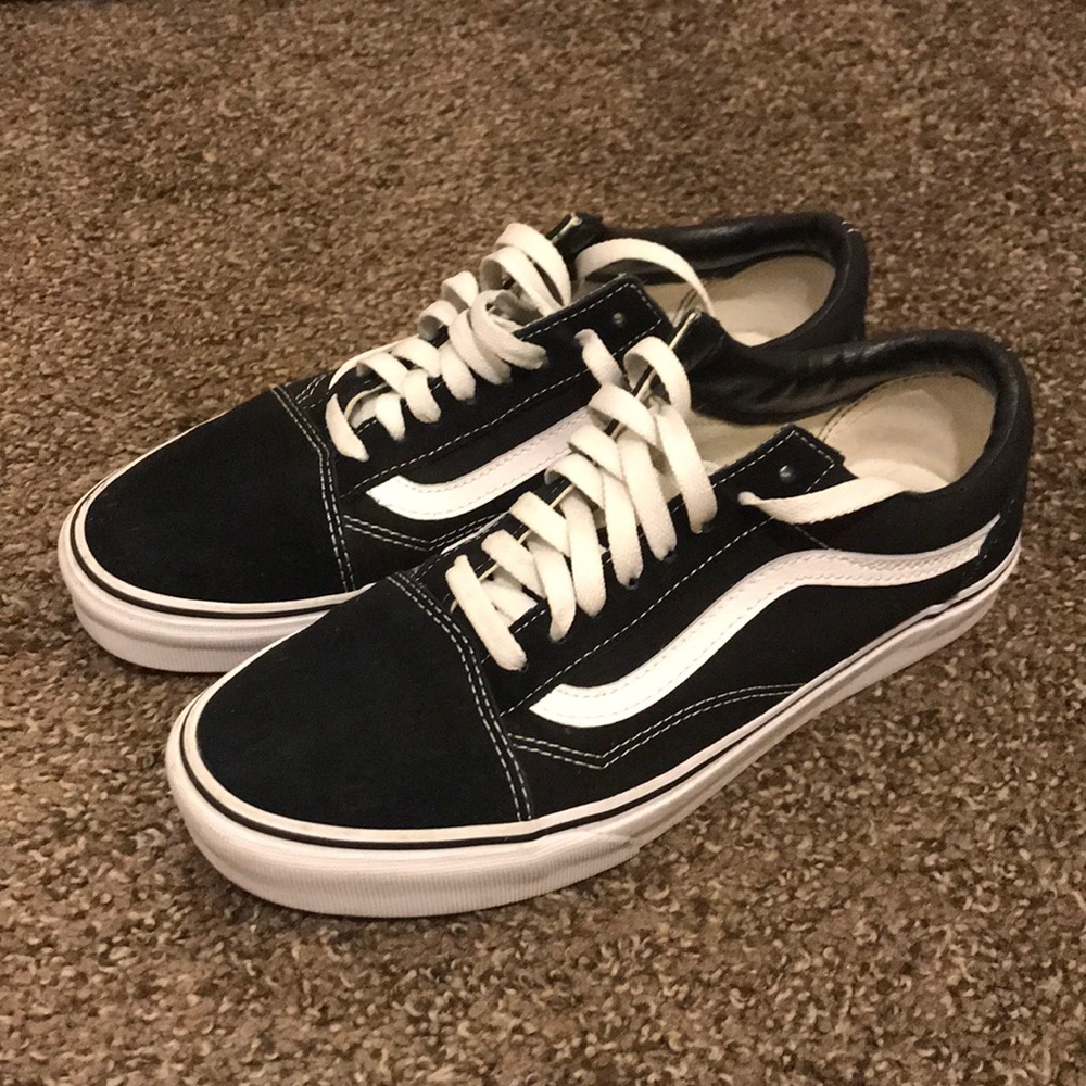 Black old Skoool vans 🔥🔥🔥